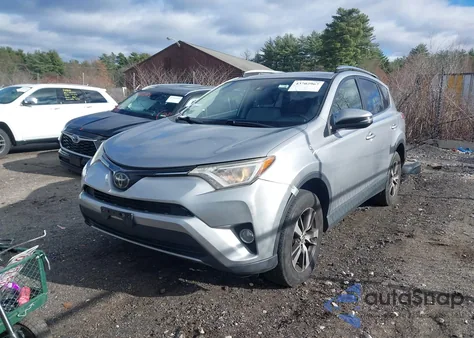 2018 Toyota Rav4 Xle z USA, uszkodzony, nr VIN JTMRFREV4JD232352